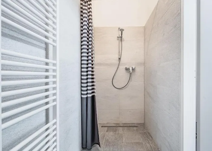 Trendy Schoenbrunn Apartment Vienna